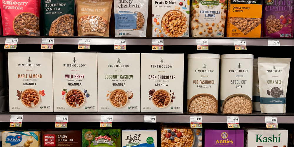 Packaging de distintas marcas de cereales y granola expuesto en el lineal de un supermercado